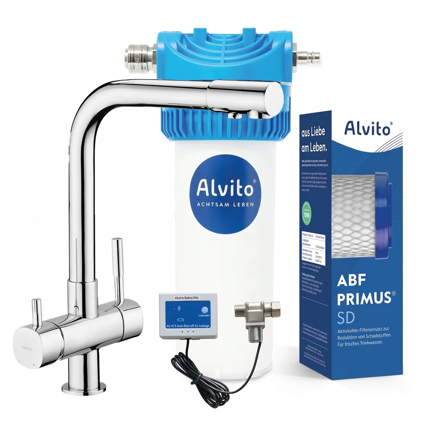 Einbaufilter Set Integral Pure freigestellt – Alvito Filtergehäuse mit AS-413 Modul, Chrom-3-Wegehahn (Basico L, L-Auslauf), ABF Primus SD Kartusche (blaue Kappen) mit Karton; weißer Hintergrund