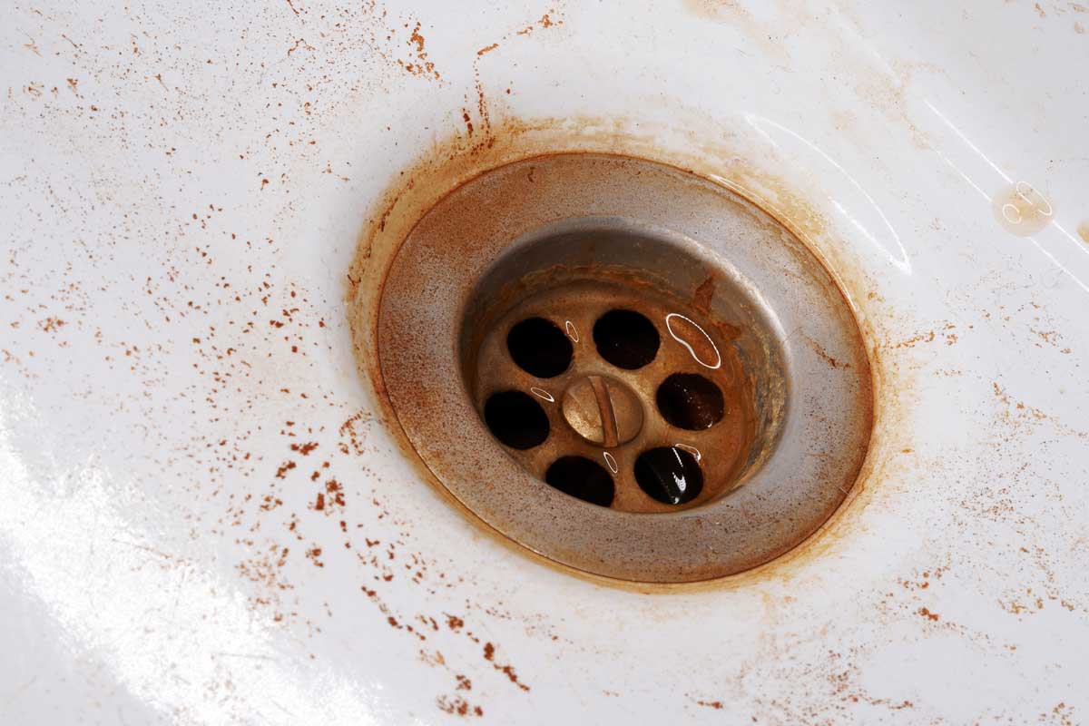 Rost im Trinkwasser: Ursachen, Gefahren & Lösungen
