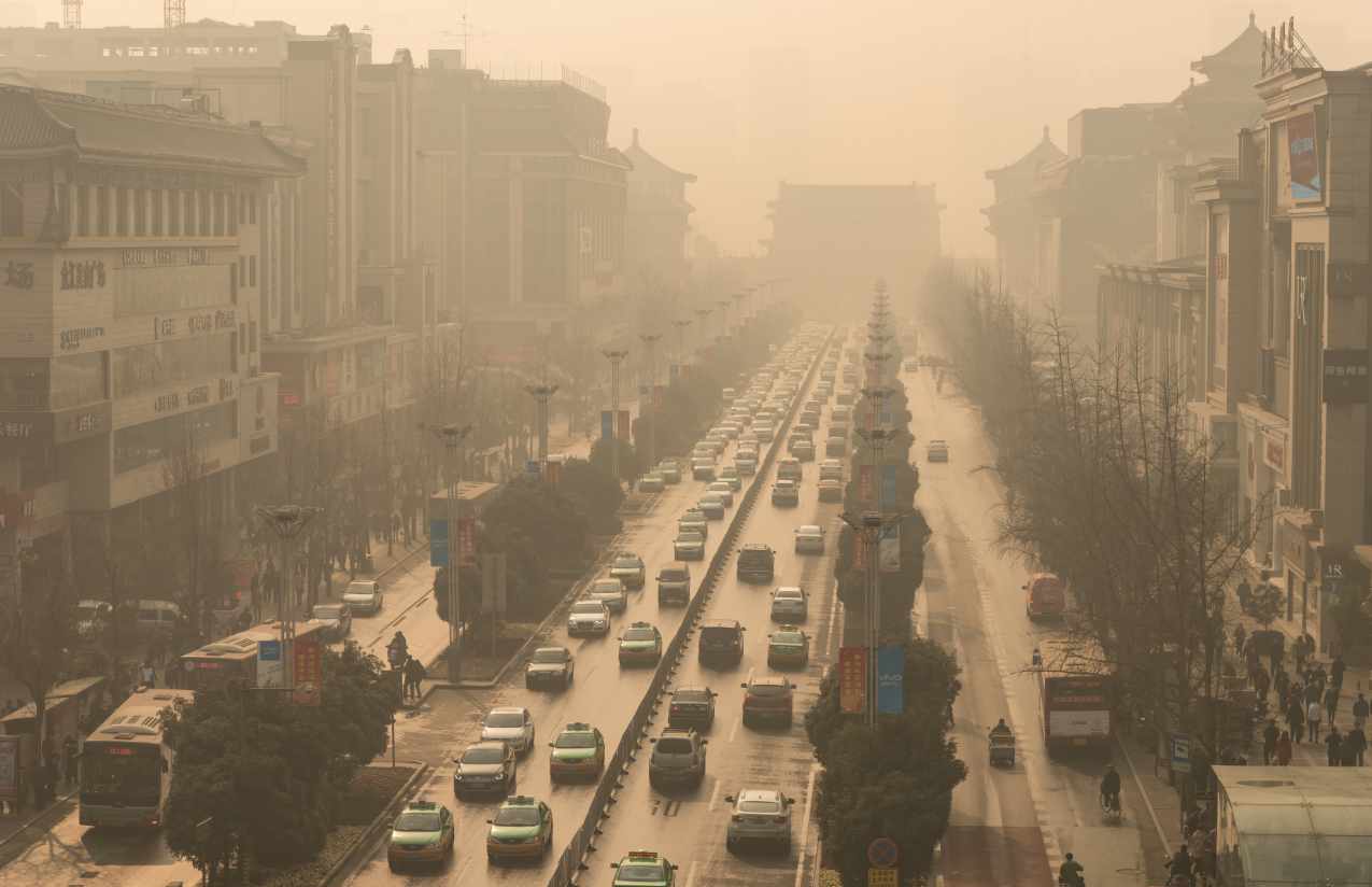 Smog ist nicht nur auf den Straßen Chinas ein großes Problem. @raisbeckfoto /istockphoto.com