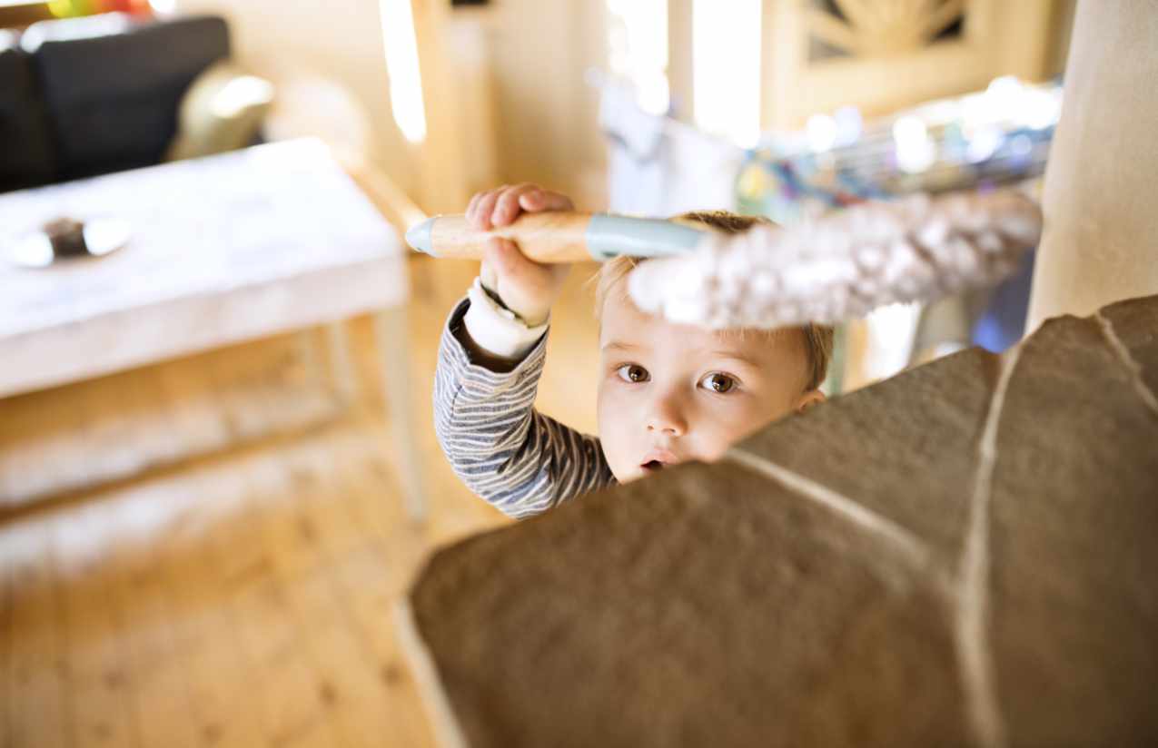 Staub in der Wohnung lässt sich trotz regelmäßiger Reinigung nicht ganz vermeiden. @GrapeImages /istockphoto.com