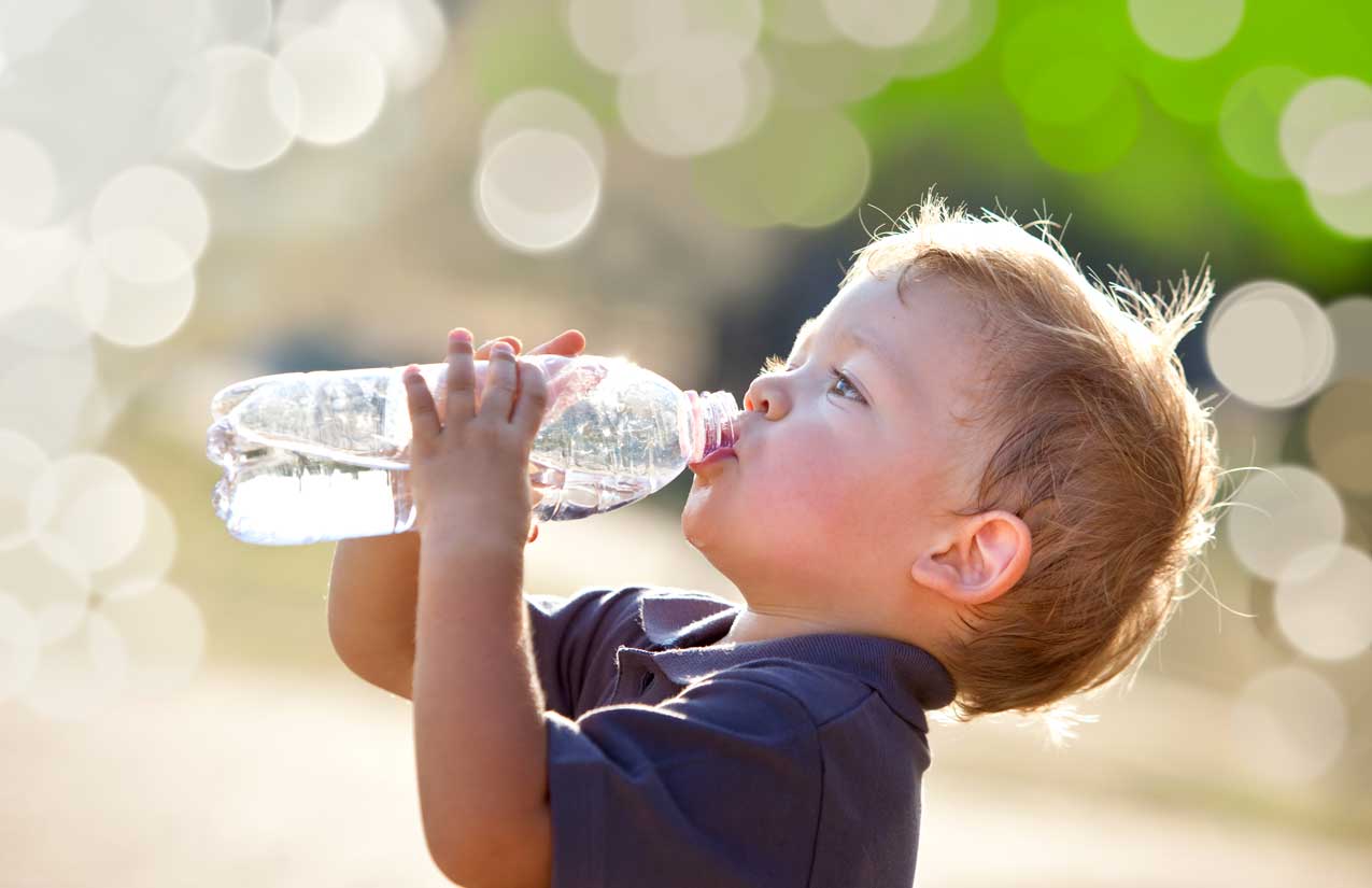 Wasser trinken: 10 Vorteile für eine kontinuierliche Flüssigkeitsaufnahme