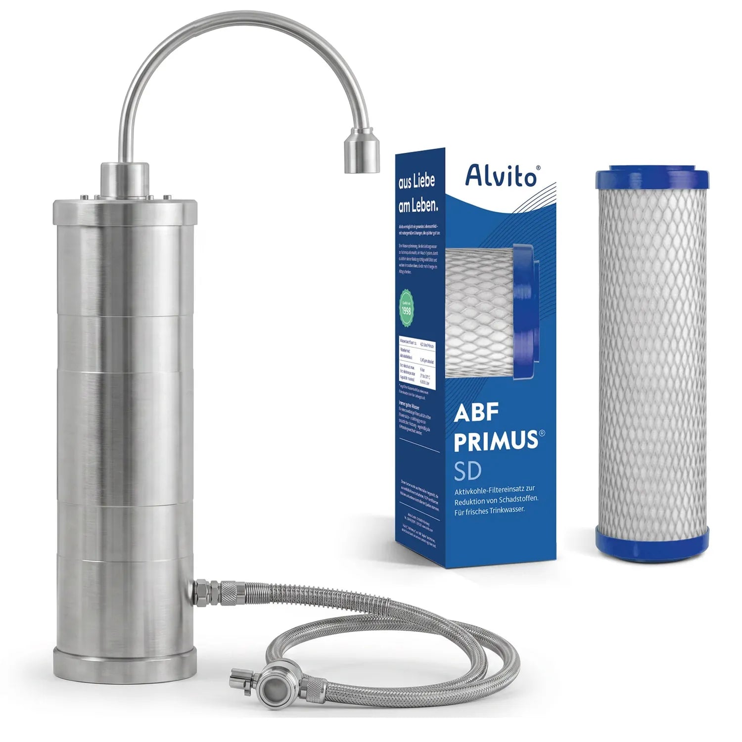 Alvito Auftischfilter Inox mit geripptem Edelstahlgehäuse und Edelstahl-Bogenauslauf – daneben ABF Primus SD Karton und Aktivkohle-Filtereinsatz mit blauen Endkappen sowie Edelstahl-Flexschlauch mit Umlenkventil, freigestellt auf weißem Hintergrund #Filterkatusche_Aktivkohle