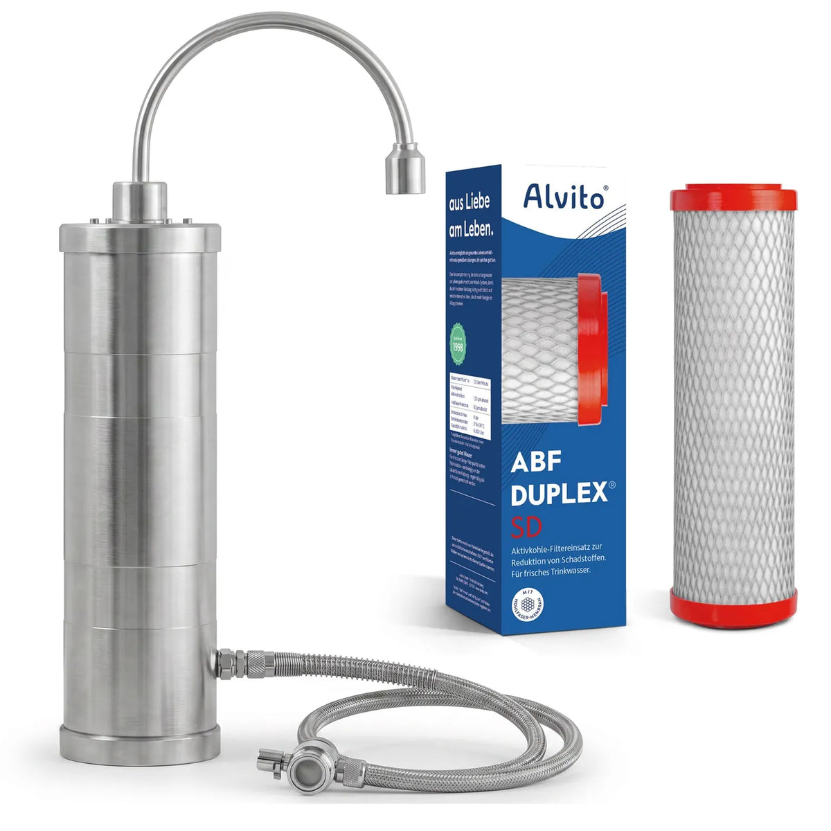 Alvito Auftischfilter Inox mit geripptem Edelstahlgehäuse und Edelstahl-Bogenauslauf – daneben ABF Duplex Karton und Keimsperre-Filtereinsatz mit roten Endkappen sowie Edelstahl-Flexschlauch mit Umlenkventil, freigestellt auf weißem Hintergrund #Filterkatusche_Aktivkohle + Keimsperre